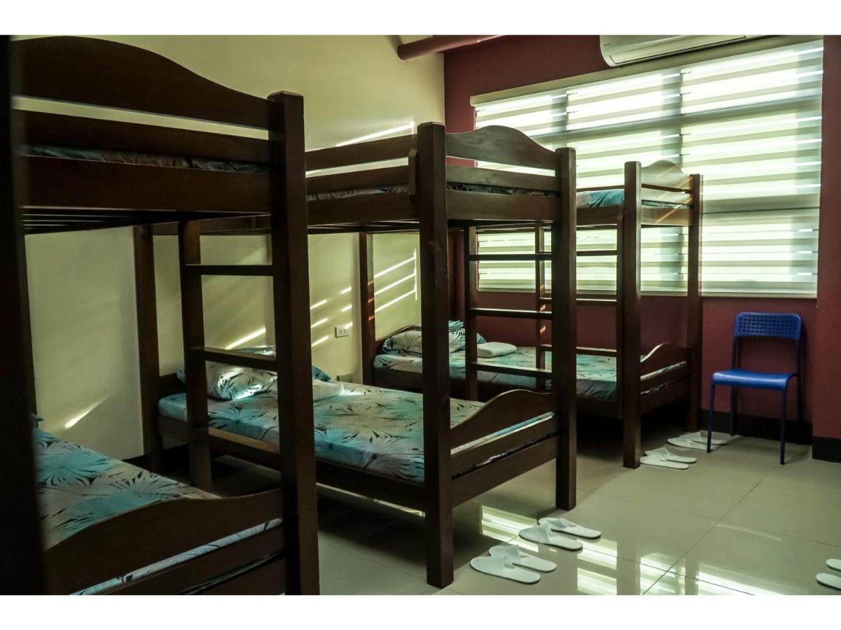 M28 Hotel And Apartments Кесон Сити Екстериор снимка