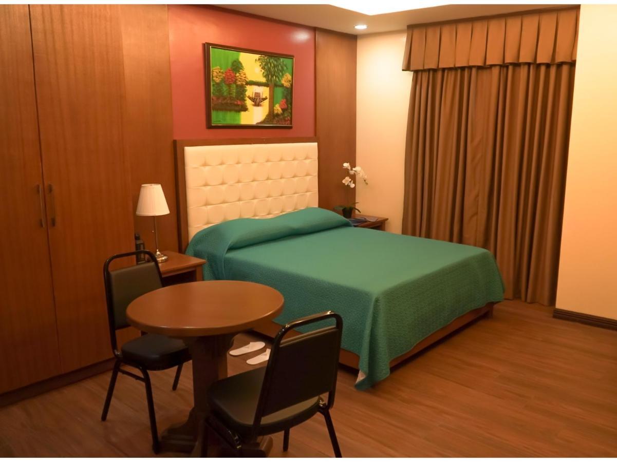 M28 Hotel And Apartments Кесон Сити Екстериор снимка