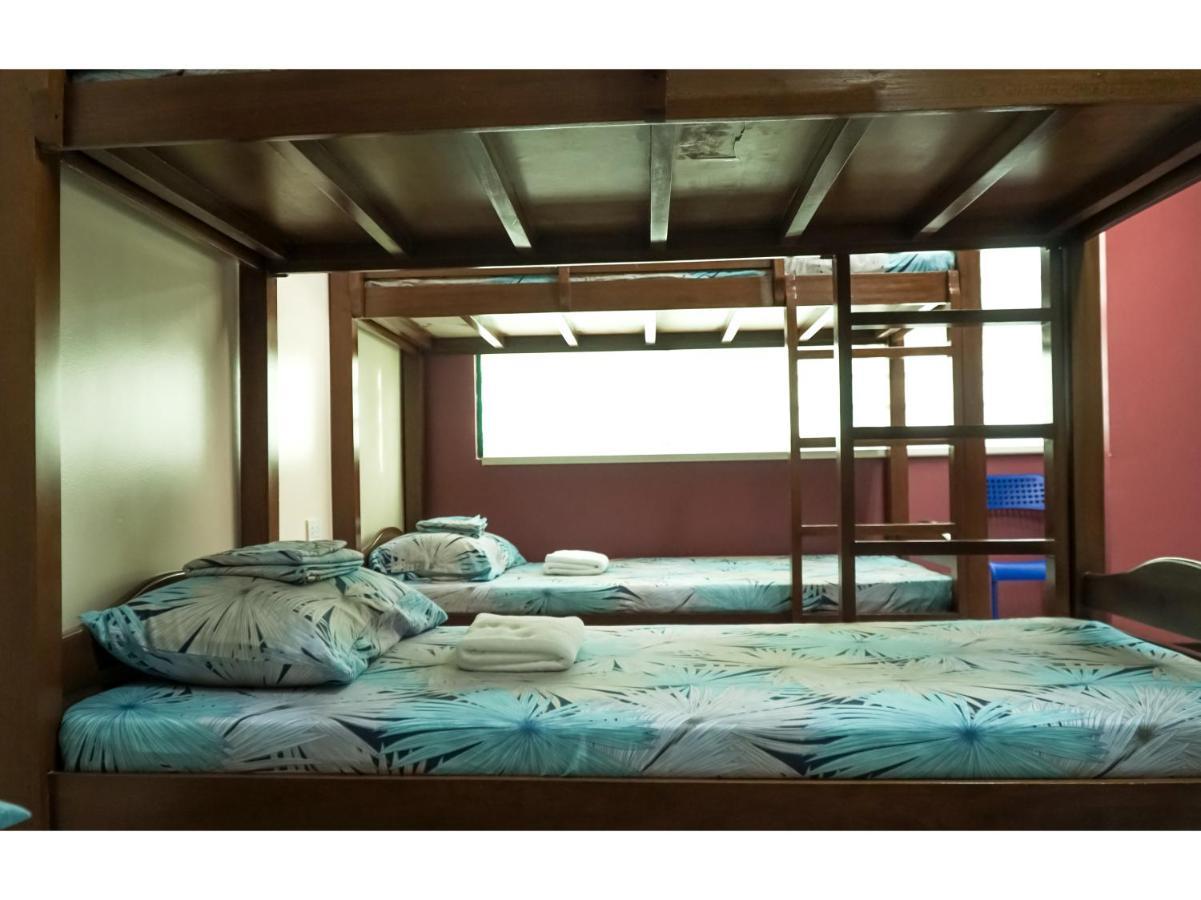 M28 Hotel And Apartments Кесон Сити Екстериор снимка