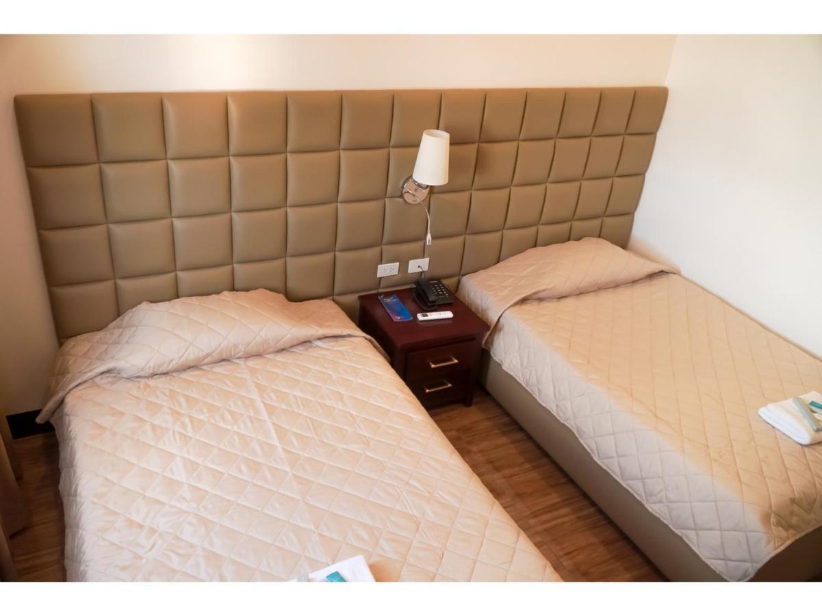 M28 Hotel And Apartments Кесон Сити Екстериор снимка