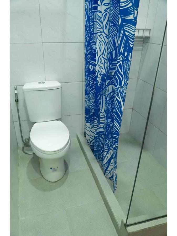 M28 Hotel And Apartments Кесон Сити Екстериор снимка