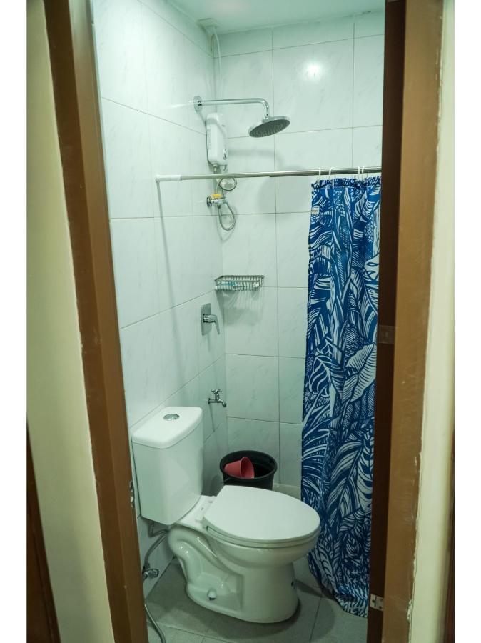 M28 Hotel And Apartments Кесон Сити Екстериор снимка
